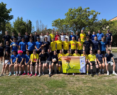 Gruppenfoto der Fußballmannschaften