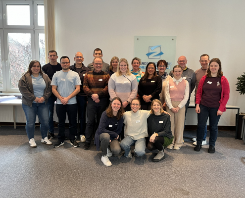 Gruppenbild mit allen Teilnehmenden